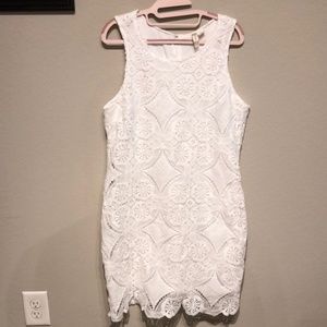 White lace fitted dress